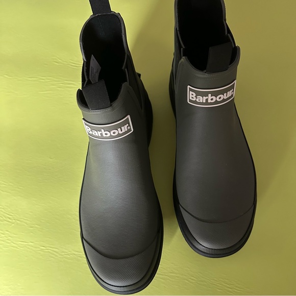 Barbour Olive Green Chelsea Boots - Picture 9 of 11